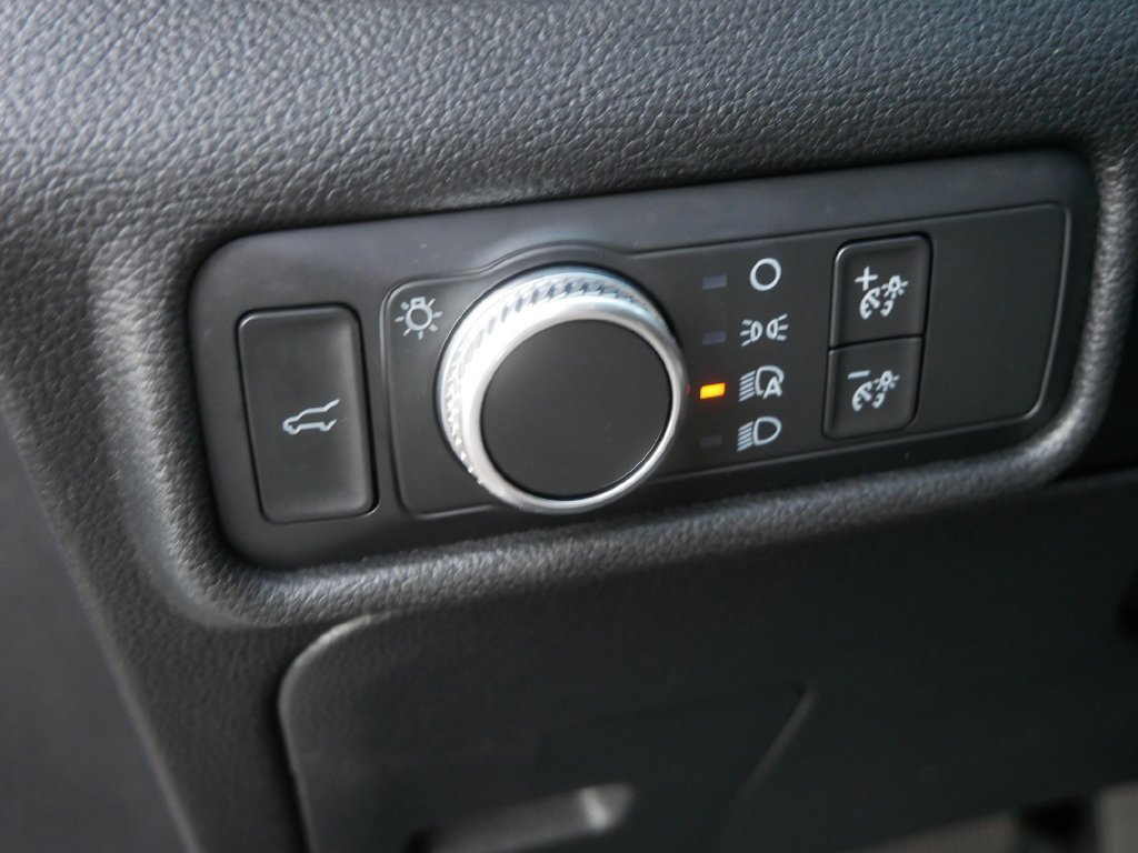 Used 2020 Ford Explorer XLT AWD/4WD image 12
