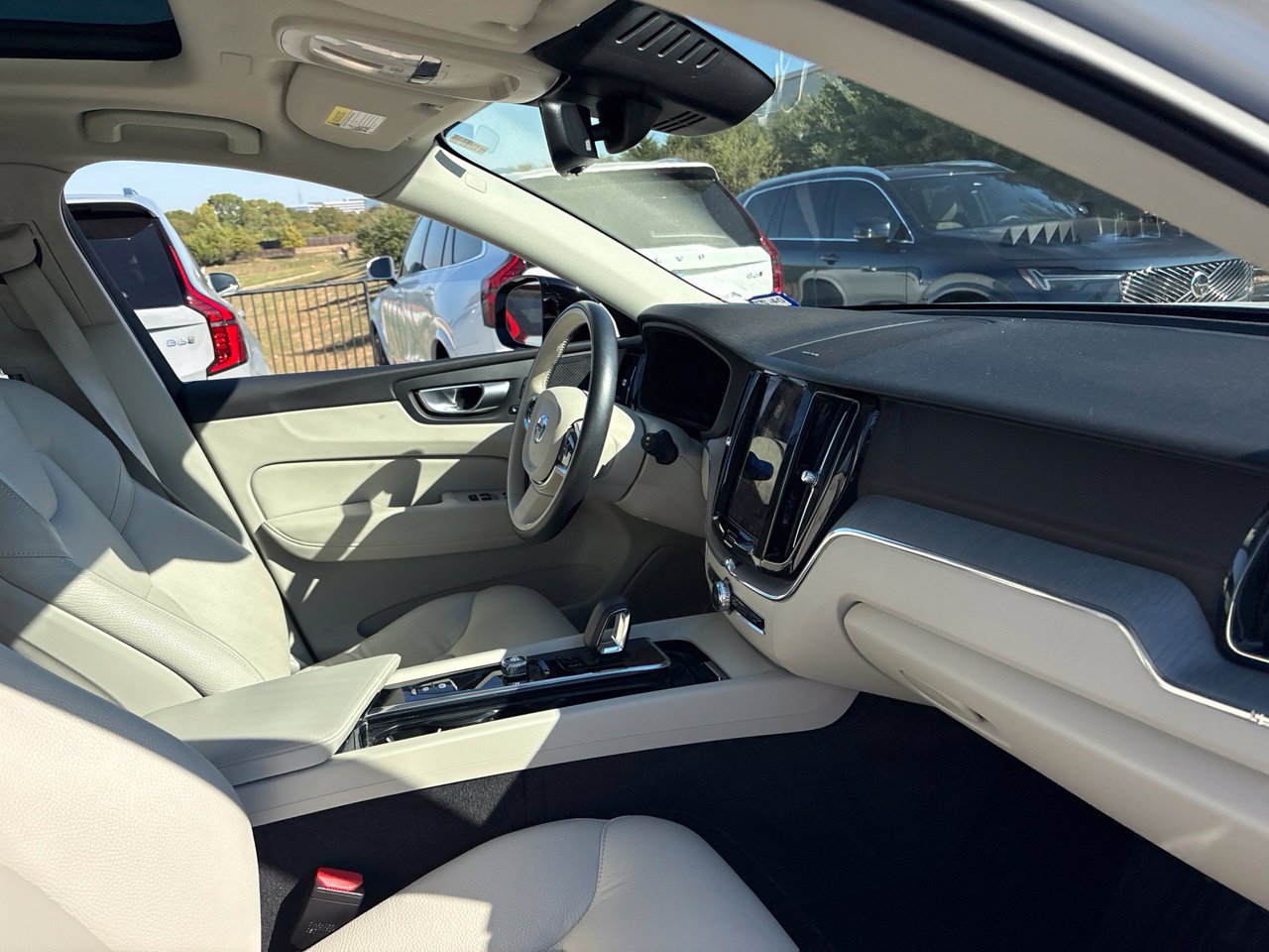 Used 2023 Volvo XC60 B5 Plus w/ Climate Package FWD image 14