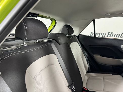 Used 2024 Hyundai Venue SEL image 28