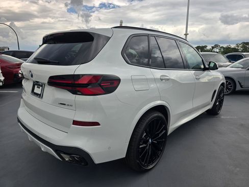 New 2026 BMW X5 xDrive40i w/ M Sport Package AWD/4WD image 4