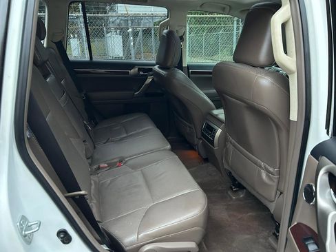 Used 2014 Lexus GX 460 Luxury AWD/4WD image 18