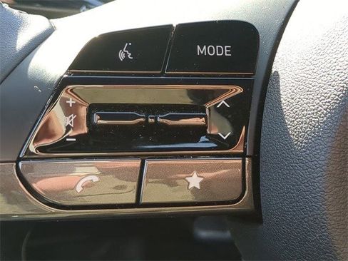 Certified 2025 Hyundai Elantra Sport image 21