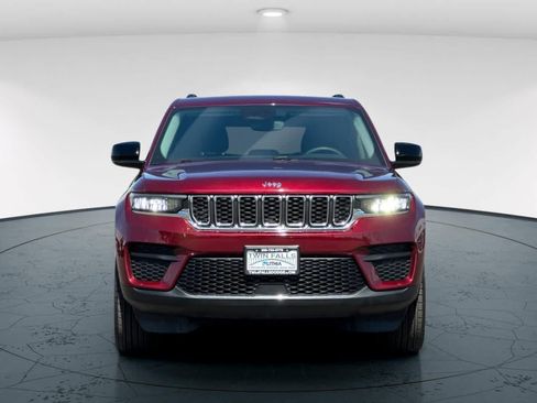 Certified 2023 Jeep Grand Cherokee Laredo w/ Luxury Tech Group I AWD/4WD image 10