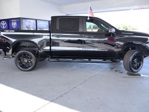 Used 2019 Chevrolet Silverado 1500 Custom w/ Custom Convenience Package AWD/4WD image 6