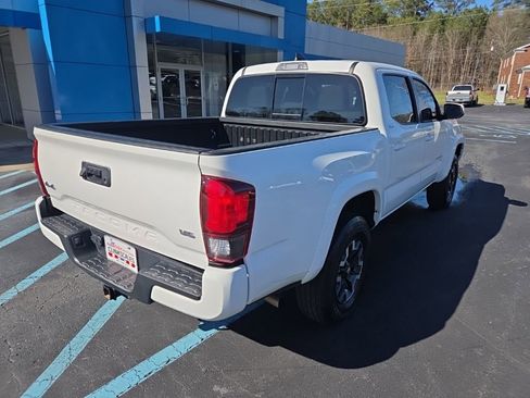 Used 2023 Toyota Tacoma SR5 w/ Technology Package AWD/4WD image 8