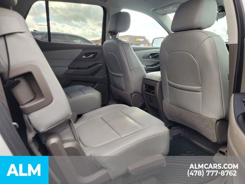 Used 2021 Chevrolet Traverse LT image 12