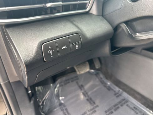 Used 2023 Hyundai Elantra SEL w/ Convenience Package FWD image 12