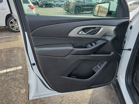 Used 2023 Chevrolet Traverse LT image 19