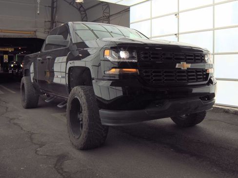 Used 2017 Chevrolet Silverado 1500 Custom w/ Custom Convenience Package image 3