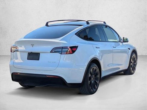Used 2021 Tesla Model Y Long Range image 5