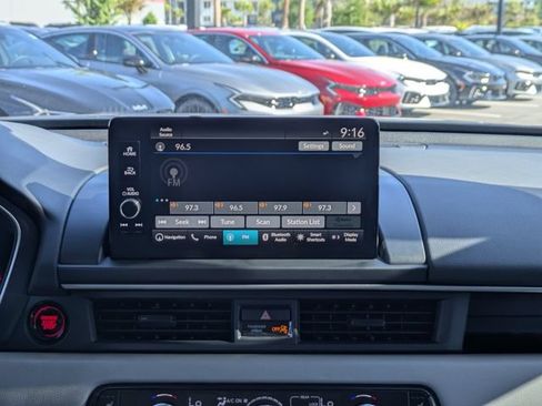 Used 2023 Honda Pilot Touring image 19
