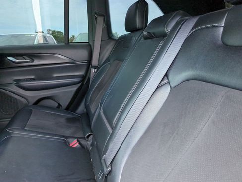 Used 2023 Jeep Grand Cherokee Altitude AWD/4WD image 18