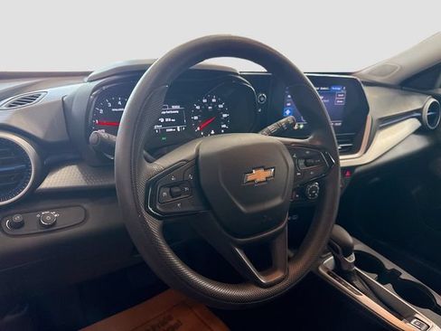 Used 2024 Chevrolet Trax LS w/ LS Convenience Package FWD image 10