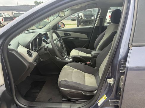 Used 2014 Chevrolet Cruze LS FWD image 12