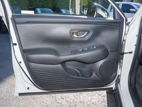 Used 2024 Honda HR-V Sport image 10