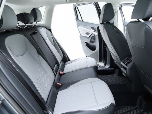 New 2026 Volkswagen Tiguan SE image 38