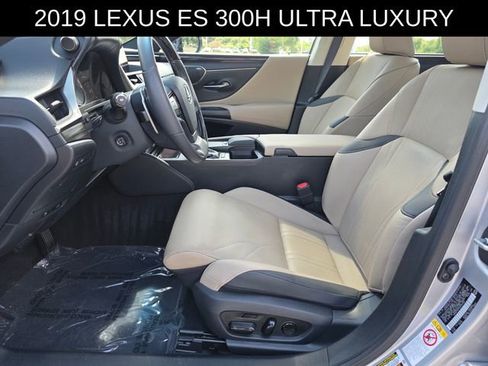 Used 2019 Lexus ES 300h Ultra Luxury w/ Accessory Package 2 FWD image 22