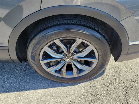Used 2023 Volkswagen Tiguan SE image 8
