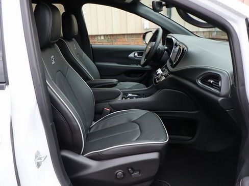 New 2026 Chrysler Pacifica Limited w/ S Appearance Package image 56