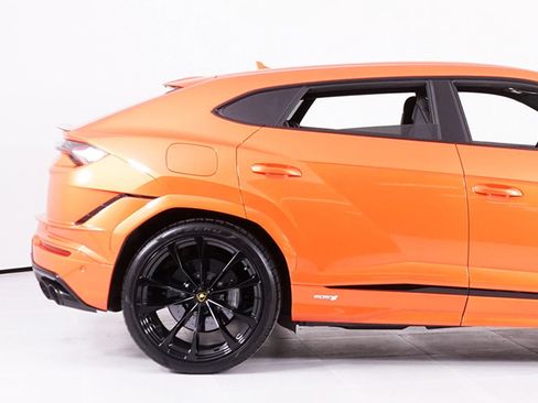 Used 2024 Lamborghini Urus S AWD/4WD image 14