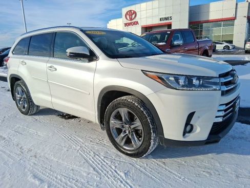 Used 2018 Toyota Highlander Limited Platinum image 2