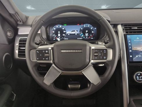 Used 2025 Land Rover Discovery Dynamic SE image 14