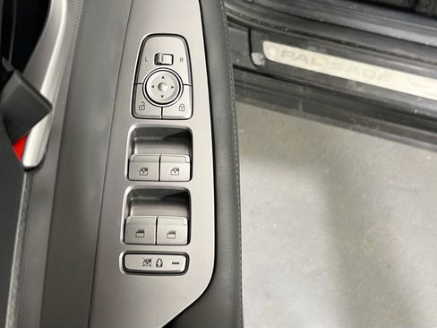 Used 2023 Hyundai Palisade Limited w/ Cargo Package image 18