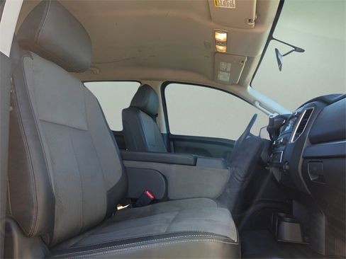 Used 2019 Nissan Titan S image 15