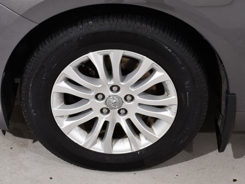 Used 2017 Toyota Sienna XLE Premium image 24