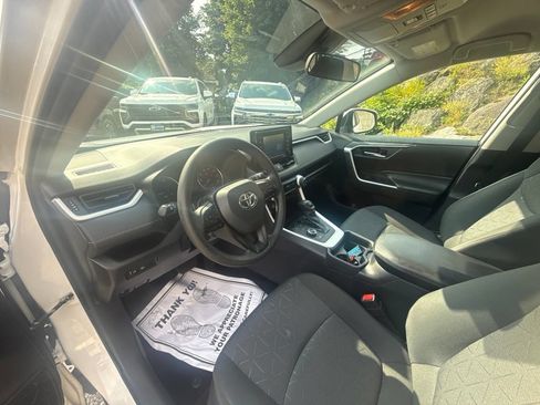 Used 2021 Toyota RAV4 XLE AWD/4WD image 16