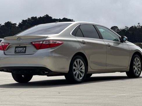 Used 2017 Toyota Camry SE w/ Moonroof Package FWD image 8