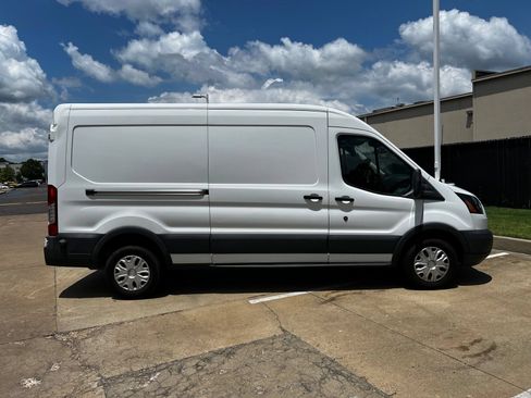 Used 2018 Ford Transit 250 148 Medium Roof RWD image 4