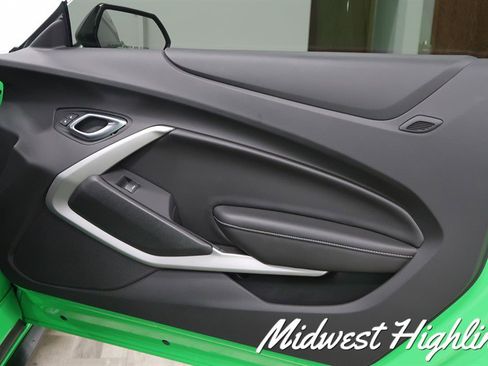 Used 2017 Chevrolet Camaro SS RWD image 39