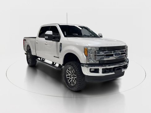Used 2017 Ford F250 Lariat w/ Lariat Value Package image 16