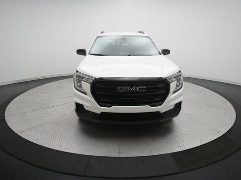 Used 2023 GMC Terrain SLE w/ Driver Convenience Package image 11