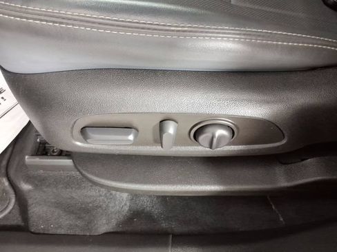 Used 2023 Buick Enclave Essence AWD/4WD image 15