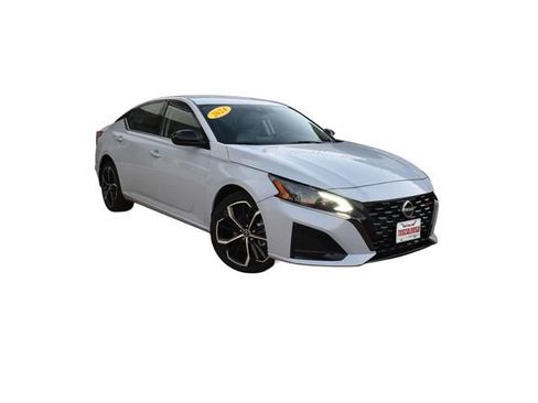 Used 2024 Nissan Altima 2.5 SR image 2