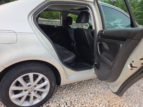 Used 2010 Volkswagen Jetta SE FWD image 18