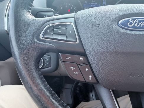 Used 2017 Ford Escape Titanium image 22