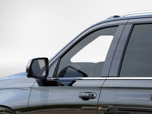 New 2026 Chevrolet Suburban Premier image 13