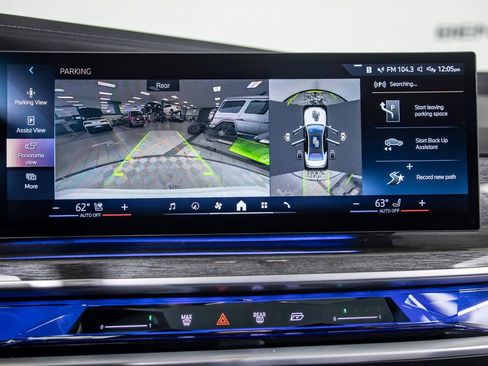 Used 2023 BMW i7 xDrive60 AWD/4WD image 32