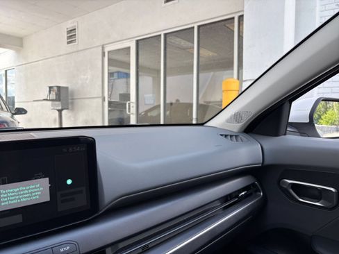 Used 2025 Kia K4 FWD image 36