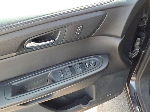 Used 2016 Chevrolet Traverse LT image 17