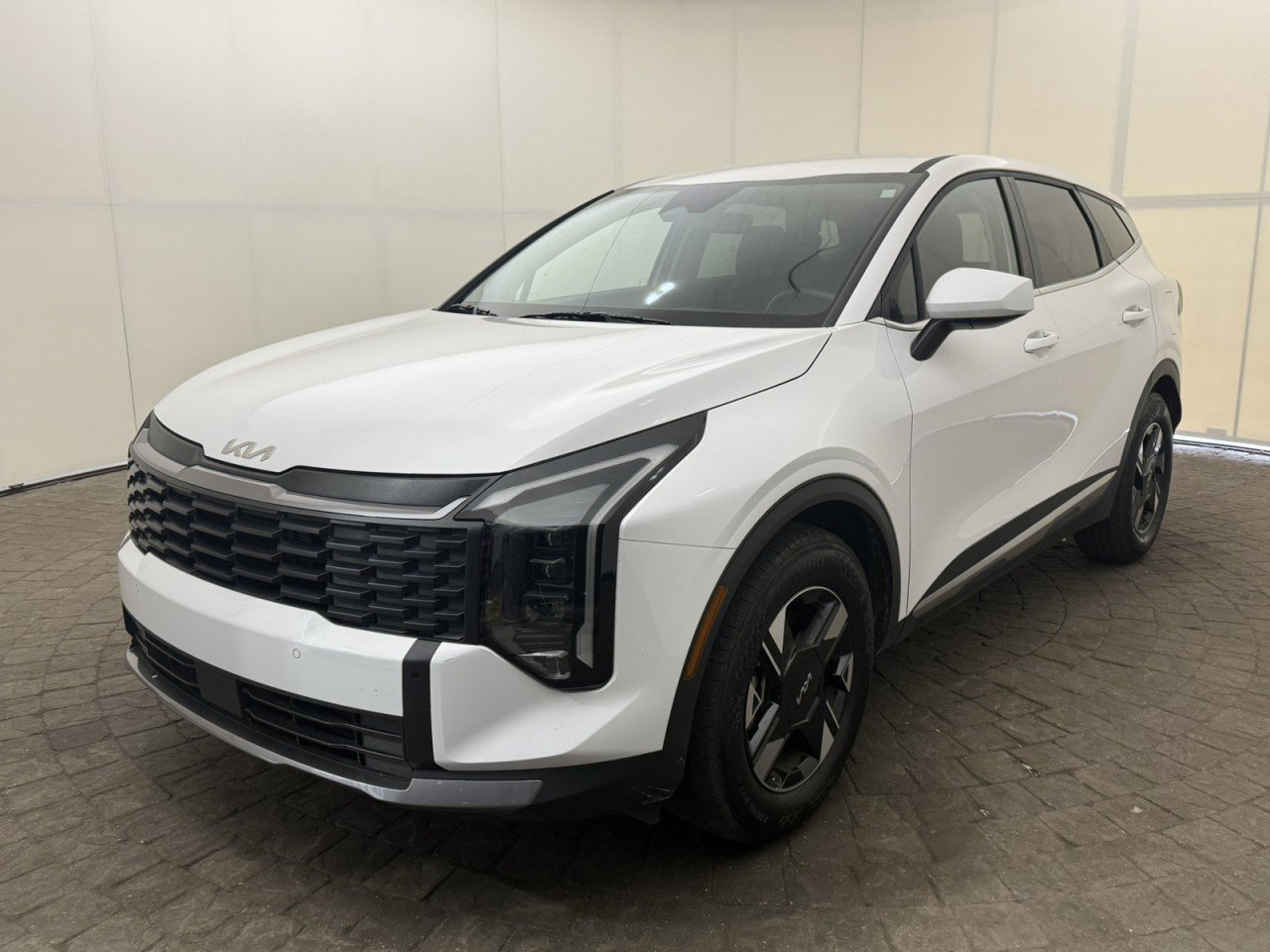 Used 2026 Kia Sportage LX FWD image 3