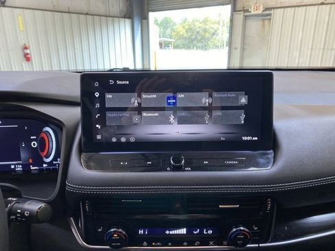 Used 2025 Nissan Rogue SL FWD image 39