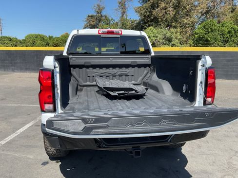 Used 2024 Chevrolet Colorado ZR2 w/ Technology Package AWD/4WD image 25