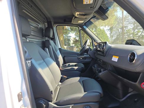 Used 2026 Mercedes-Benz Sprinter 2500 image 11
