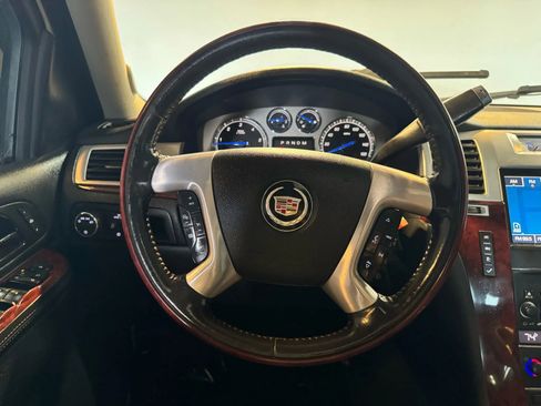 Used 2011 Cadillac Escalade EXT Premium image 12