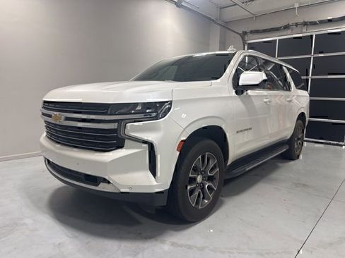 Used 2022 Chevrolet Suburban LT RWD image 2