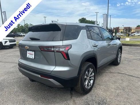 New 2026 Chevrolet Equinox LT w/ Convenience Package II FWD image 3